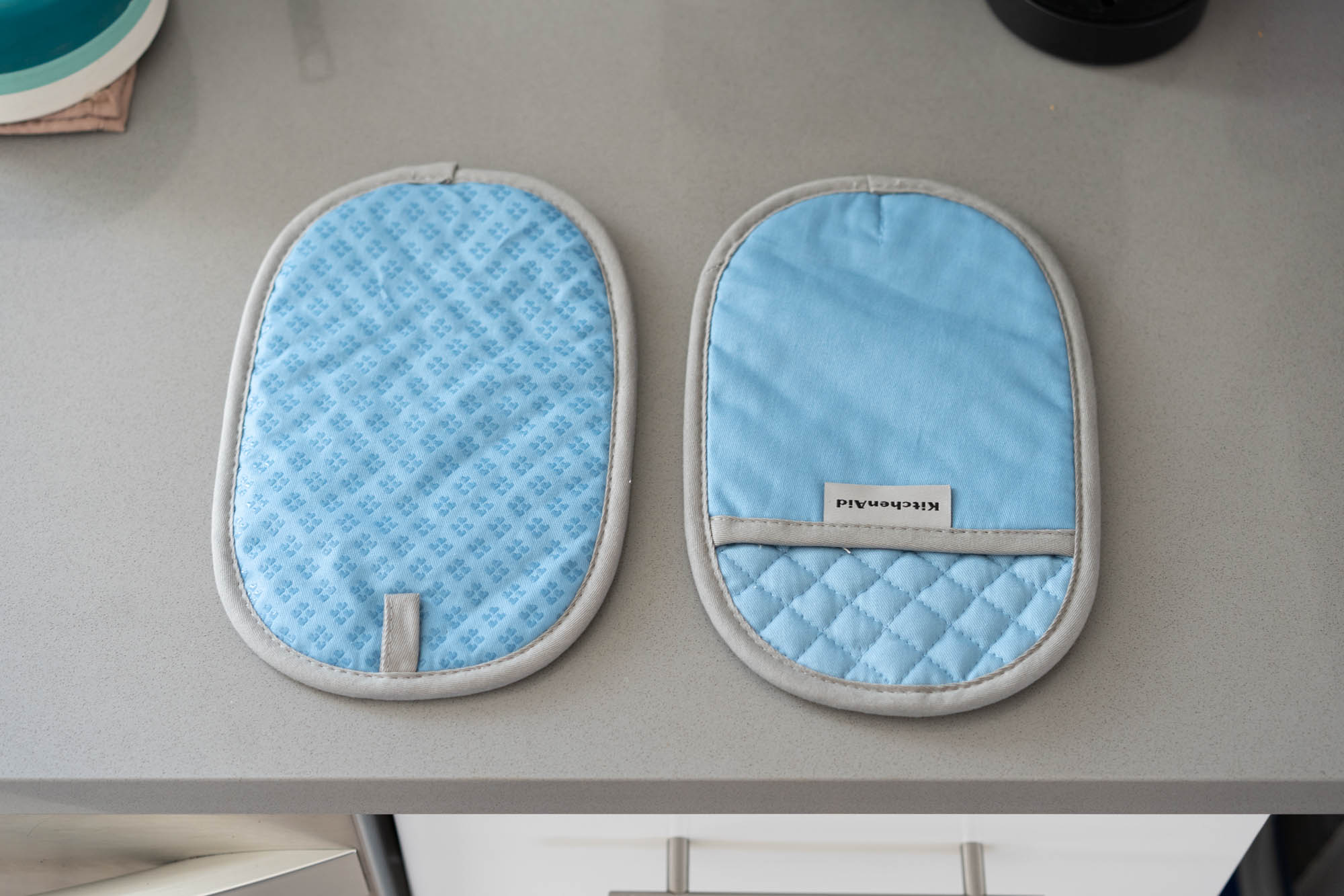 The 16 Best Oven Mitts & Pot Holders for 2024 (Kitchen Tested)