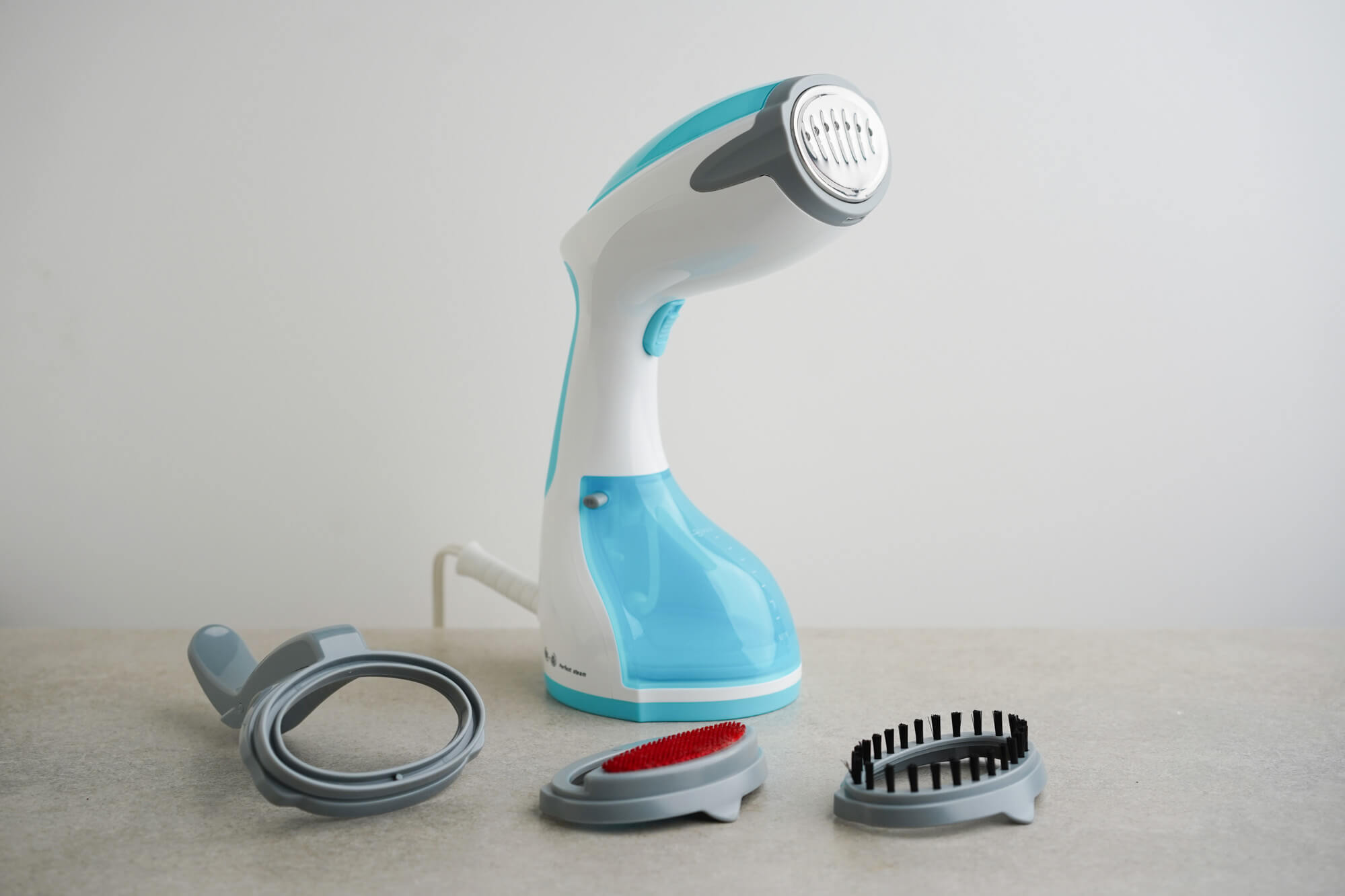 How to iron delicate dress, Black & Decker handheld garment Steamer