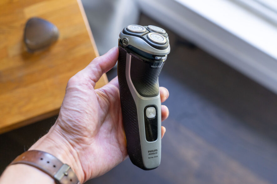 Philips Norelco - 3800 electric shaver