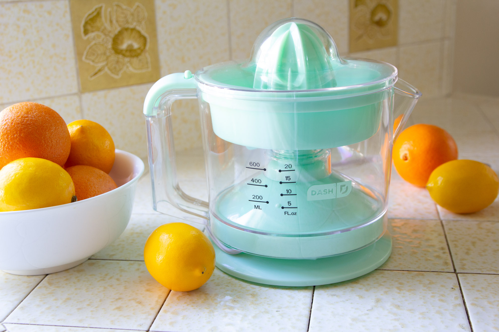 Green Paffenery Luxury Citrus Juicer Hand Squeezer Grapefruit & Other Citrus Fruit Manual Juice Press Easy Pour Spout Limes Good Grip Healthy Manual Juicer with Measuring Cup and Grater Oranges 