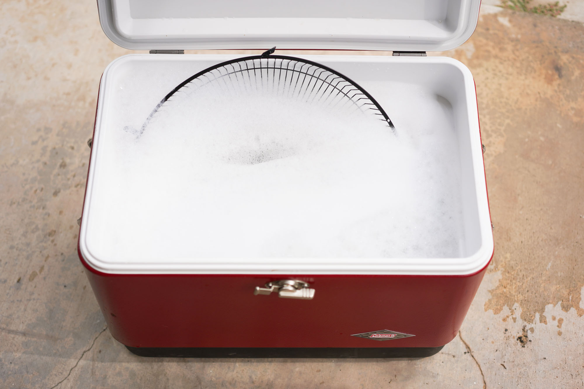 soaking fan grill in soapy water