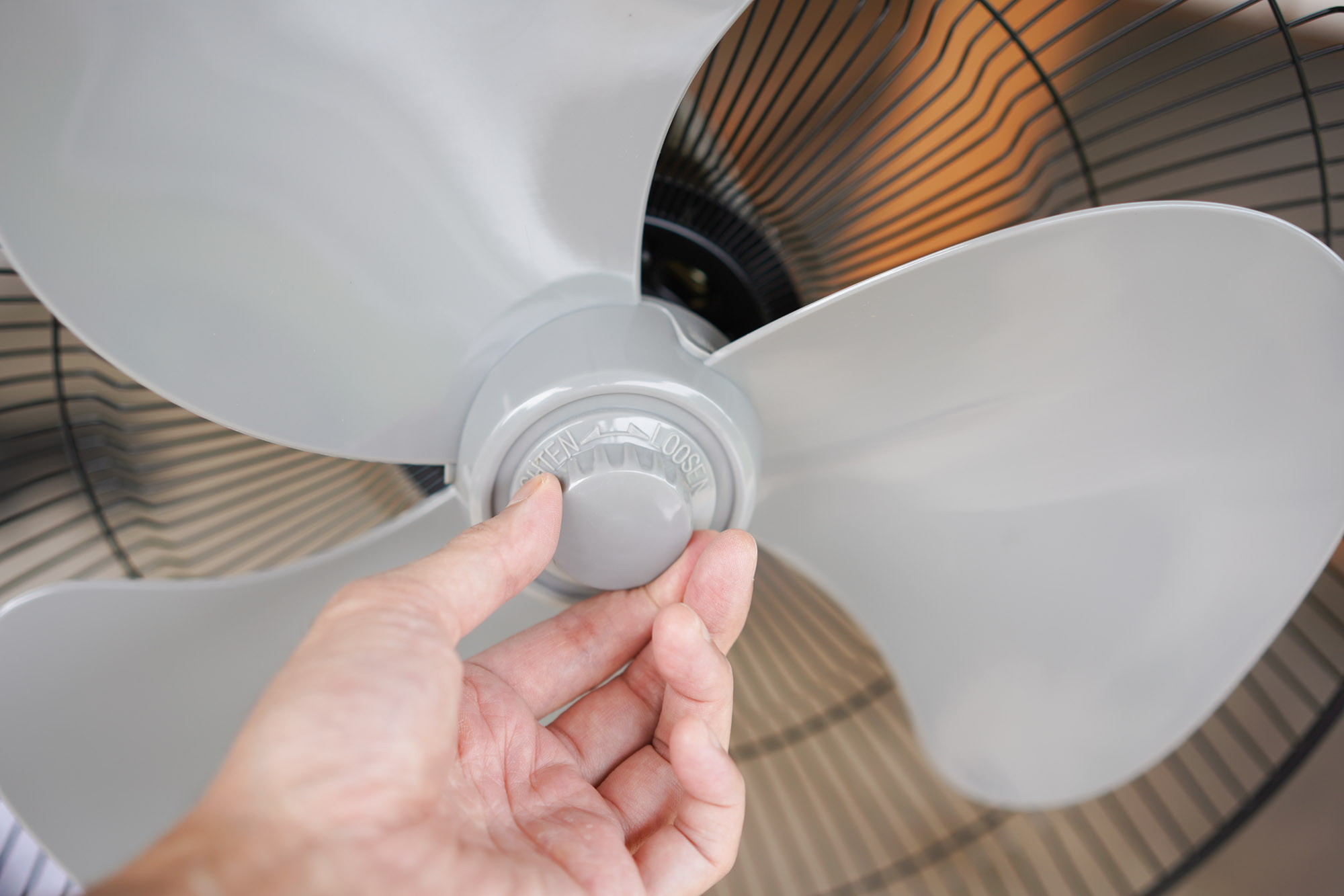 How To Clean A Fan With Step By